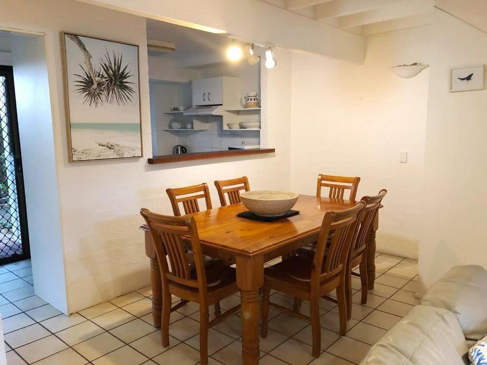 Le Court Villas Noosa Heads Esterno foto